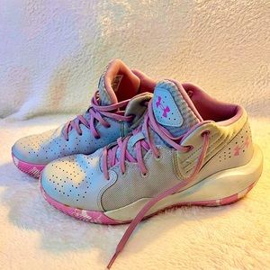 Girls Under Armor basketball shoes